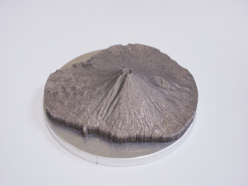金属3Dプリンターで造ったアルミニウムの富士山の模型です